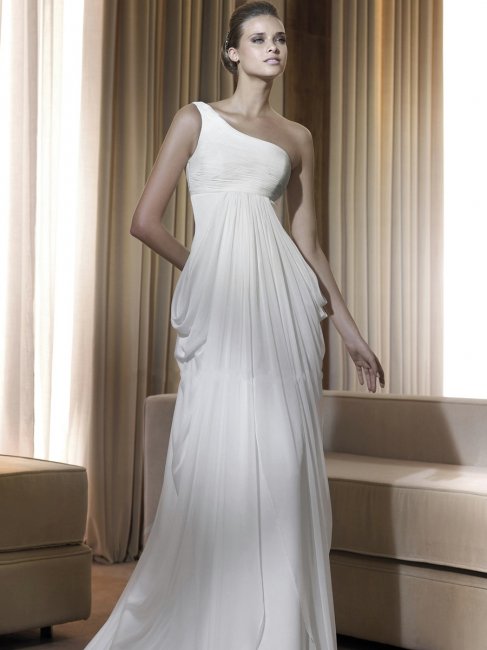 Асимметрия свадебного платья в греческом стиле