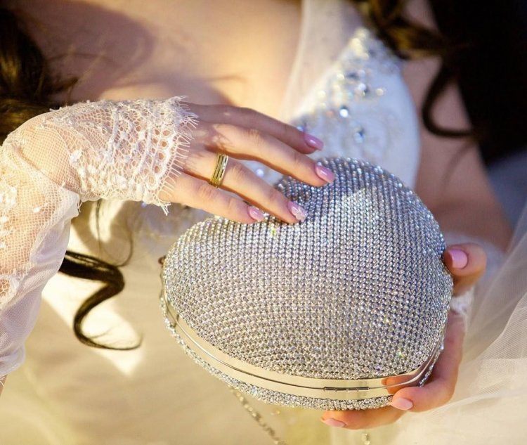 Клатч для невесты в форме сердца