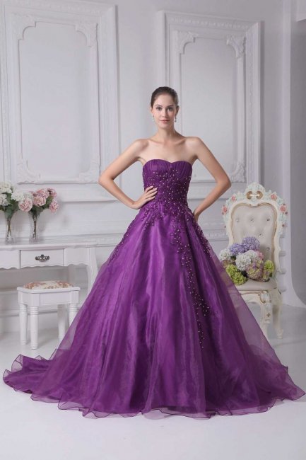 Пышное фиолетовое платье для невесты