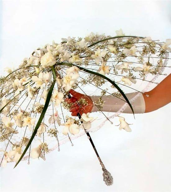 Свадебный зонт с цветами и листьями