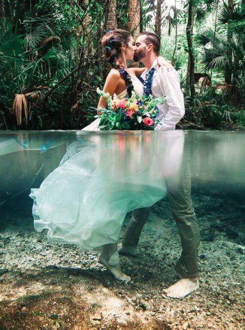 Фотосессия в свадебном платье в воде