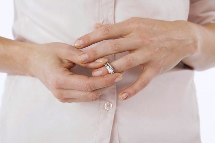 Почему нельзя снимать обручальное кольцо