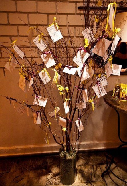 Карточки с поздравлениями на декоративном дереве