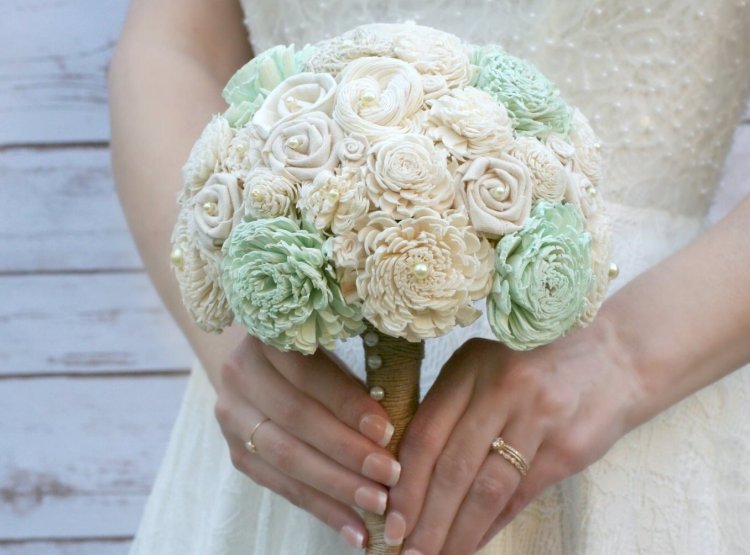 Свадебный букет из текстильных цветов