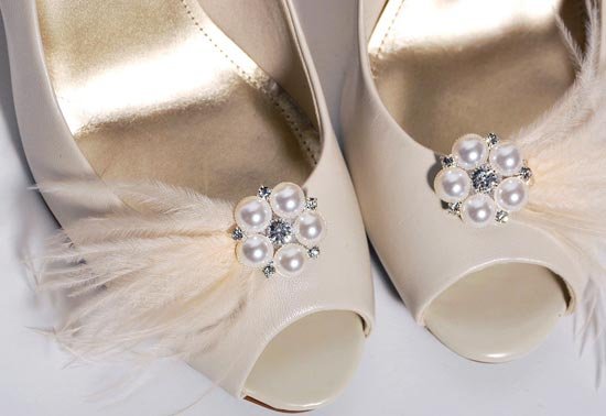 Нежные бантики на свадебные туфли