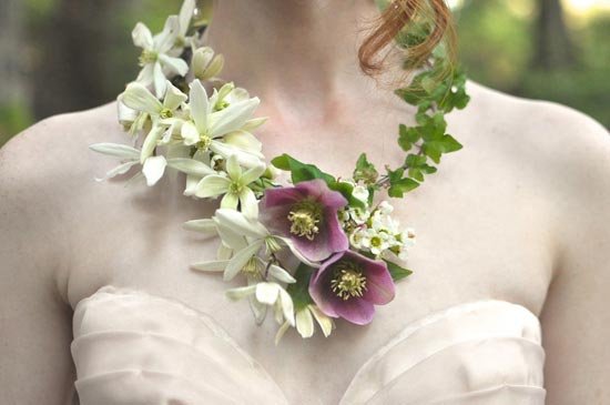 Ожерелье из цветов на свадьбу