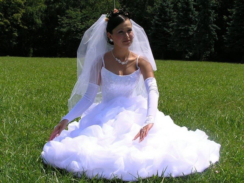 Невеста выложила в сеть обнаженные фото