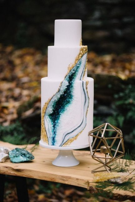 Свадебный торт с имитацией камня