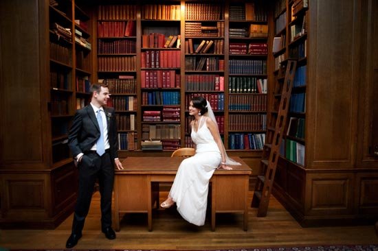Свадебная фотосессия в библиотеке