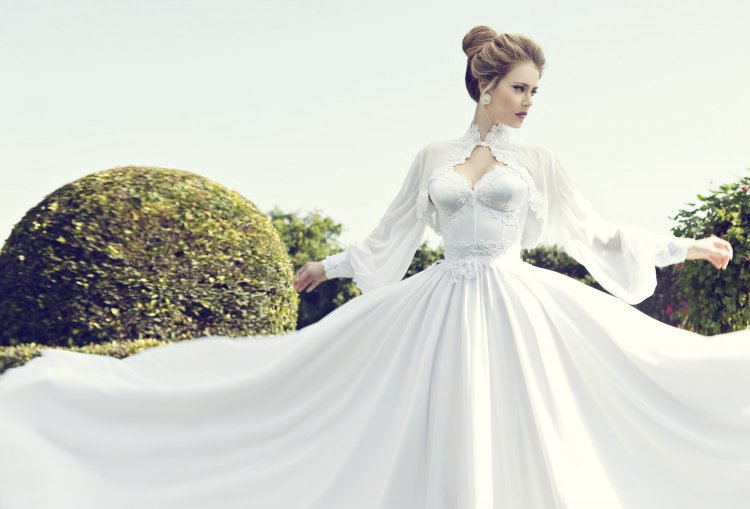 Платье на венчание с лёгкими юбками