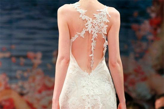 Свадебное платье с ажурной открытой спиной