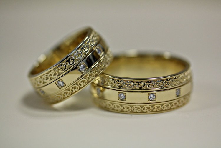 Широкие парные кольца с бриллиантами