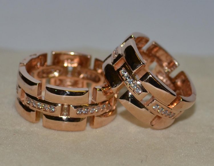 Необычные широкие кольца с бриллиантами