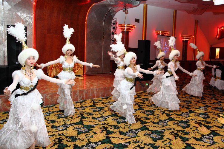 Танец на казахской свадьбе