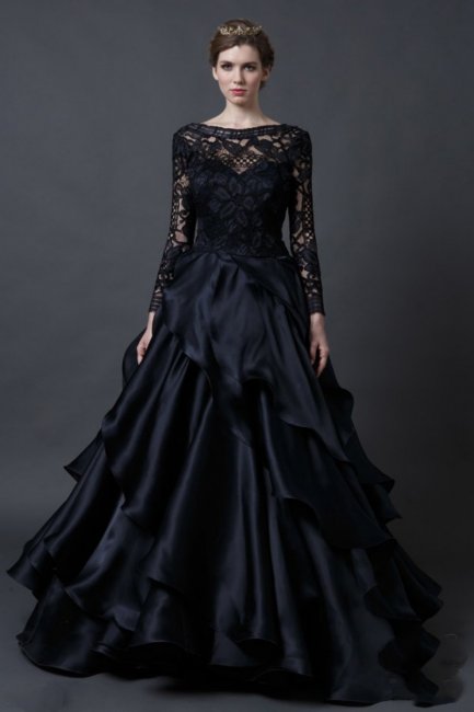 Романтичная и загадочная невеста в черном платье
