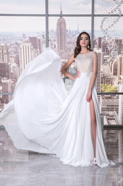 Свадебное платье из струящейся ткани