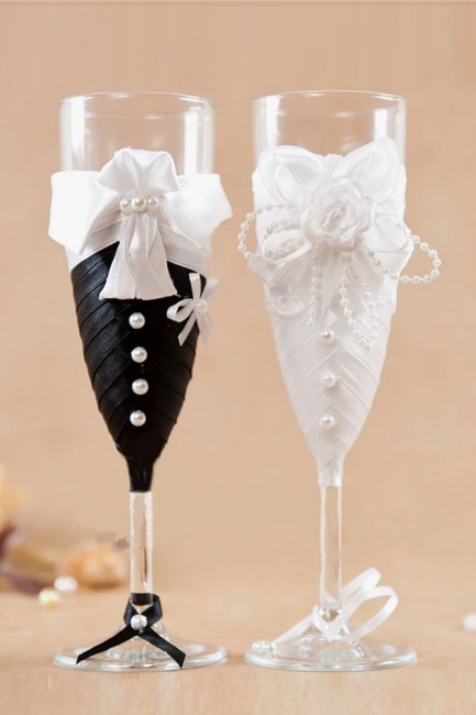 Свадебные бокалы с имитацией свадебных нарядов