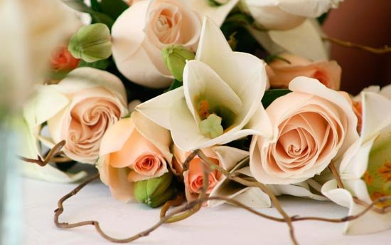 Цветы для украшения свадебного стола