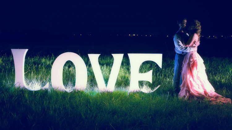 Буквы с подсветкой для романтических фото