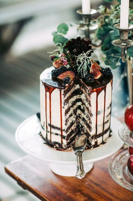 Одноярусный свадебный торт без мастики