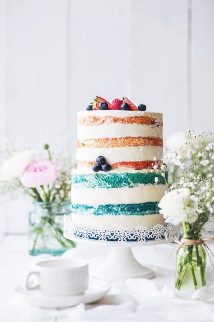 Свадебный торт без мастики с цветными коржами