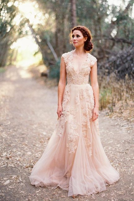 Свадебное платье в стиле рустик пудрового цвета