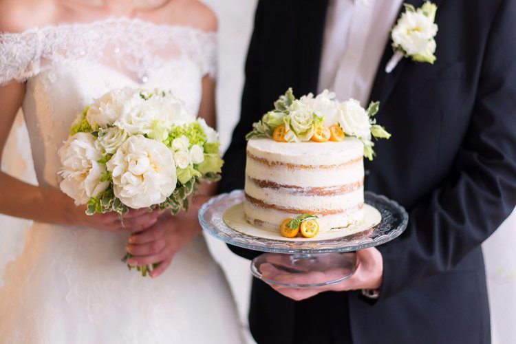 Открытый одноярусный торт на свадьбу