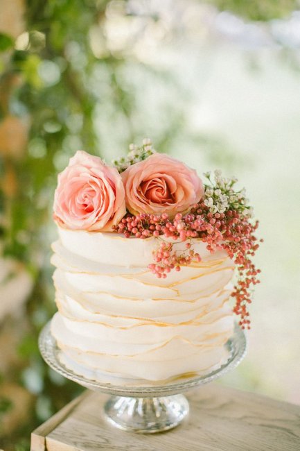 Подача одноярусного свадебного торта