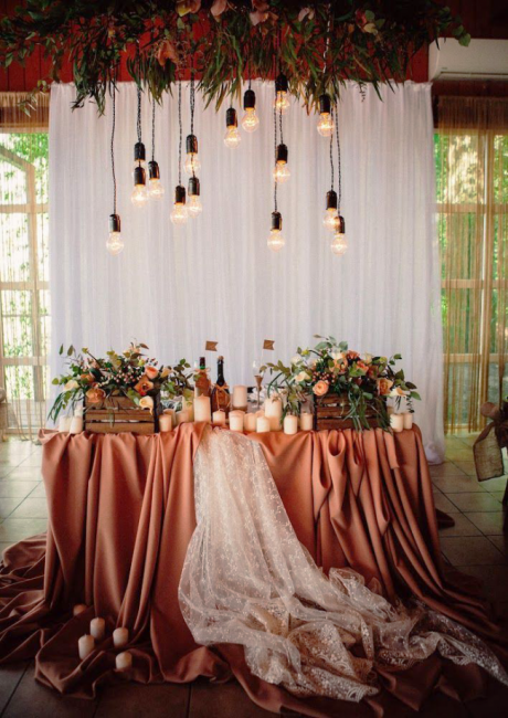 Декор стола жениха невесты