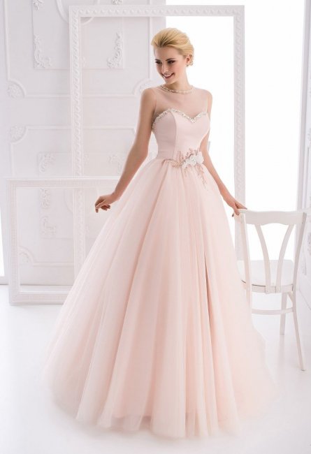 Нежно-розовое платье для мечтательной невесты