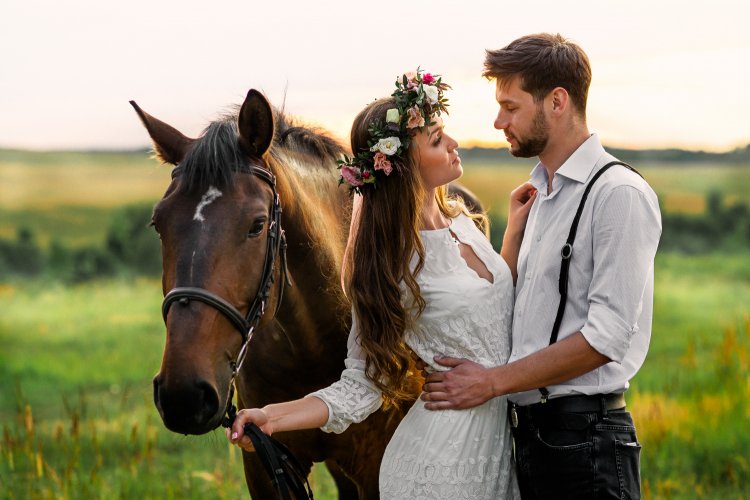 Маленькая свадьба на лошадях