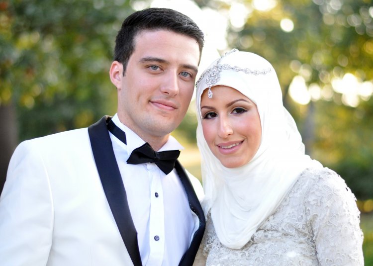 Жених и невеста на свадьбе в Турции