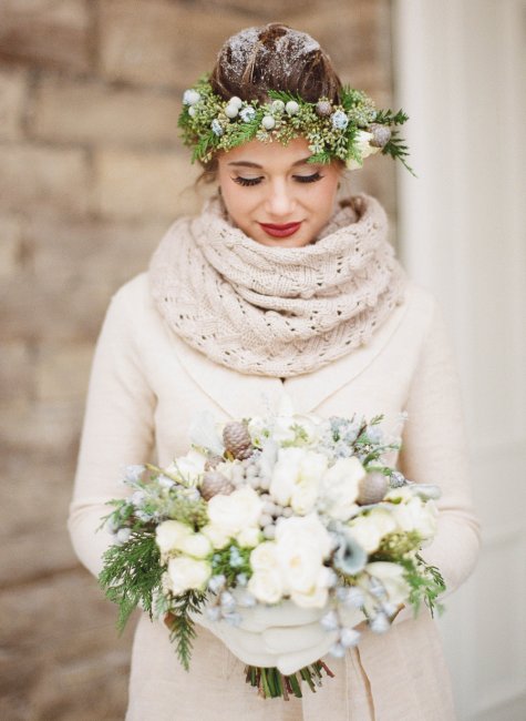 Невеста в вязаном шарфе
