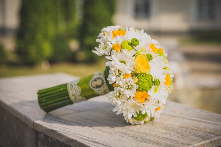Букет из хризантем и других цветков