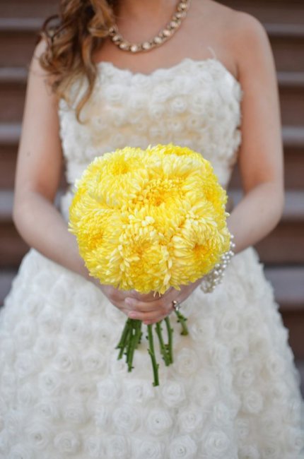 Букет невесты из желтых хризантем своими руками