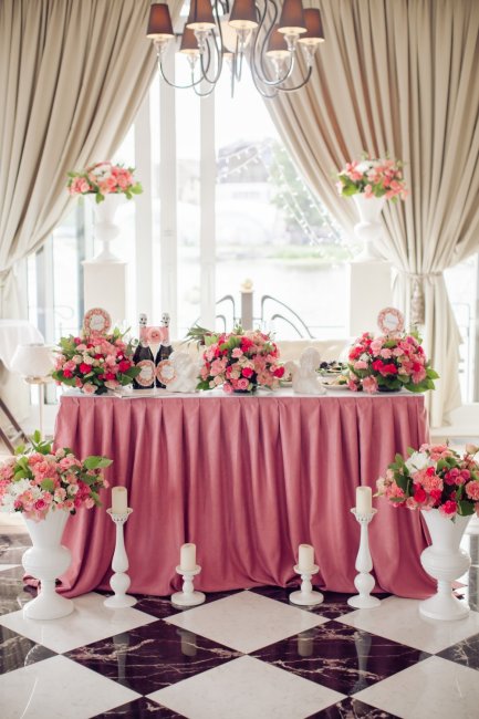 Свадебный стол с цветами