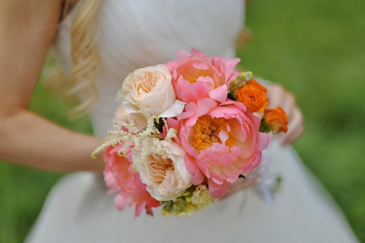Букет невесты кораллового цвета