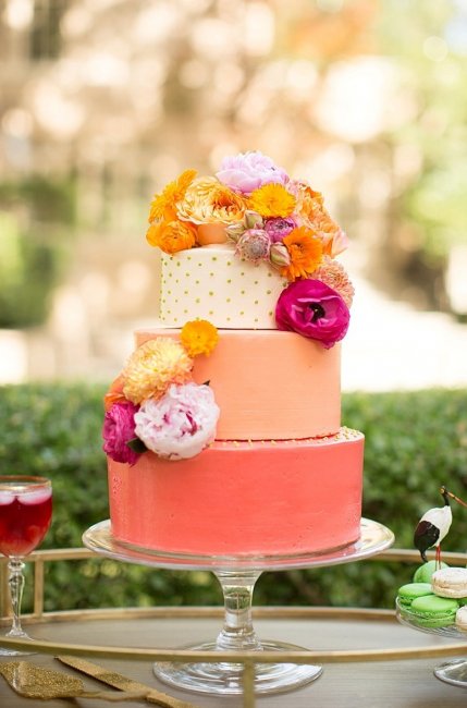 Коралловый свадебный торт