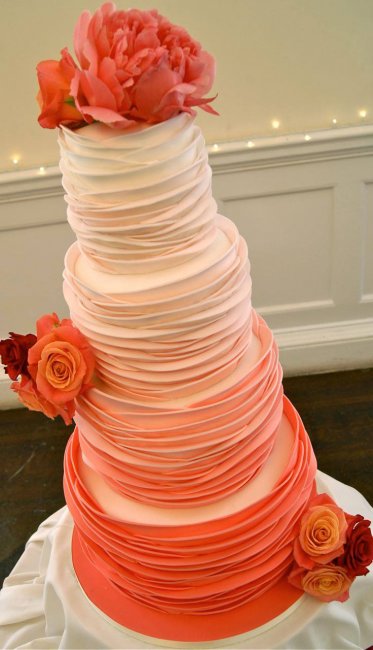 Коралловый торт на свадьбу