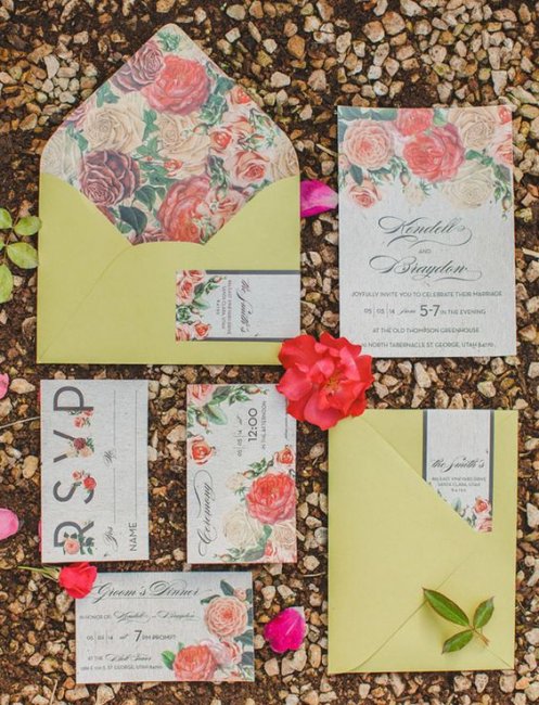 Яркие цветочные мотивы для свадебных пригласительных