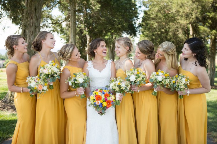 Летняя свадьба в желтом цвете