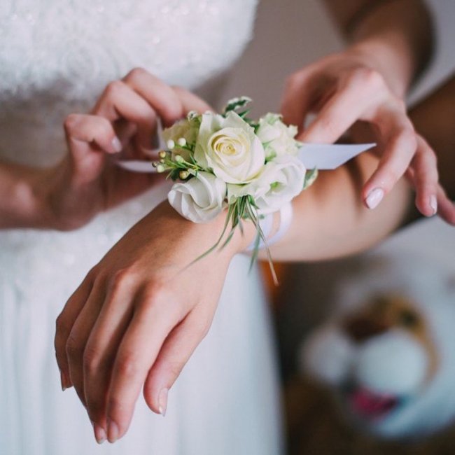Свадебные украшения на руку