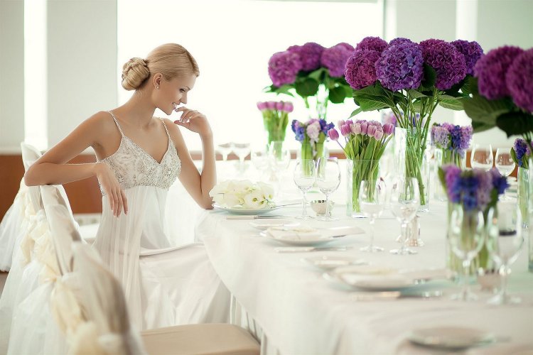 Невеста за столом
