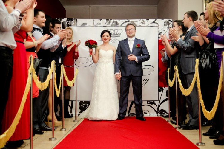 Встреча молодых на свадьбе в стиле Оскар
