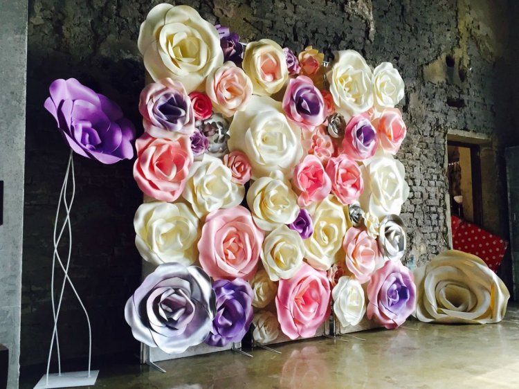 Декор свадьбы цветами из фоамирана