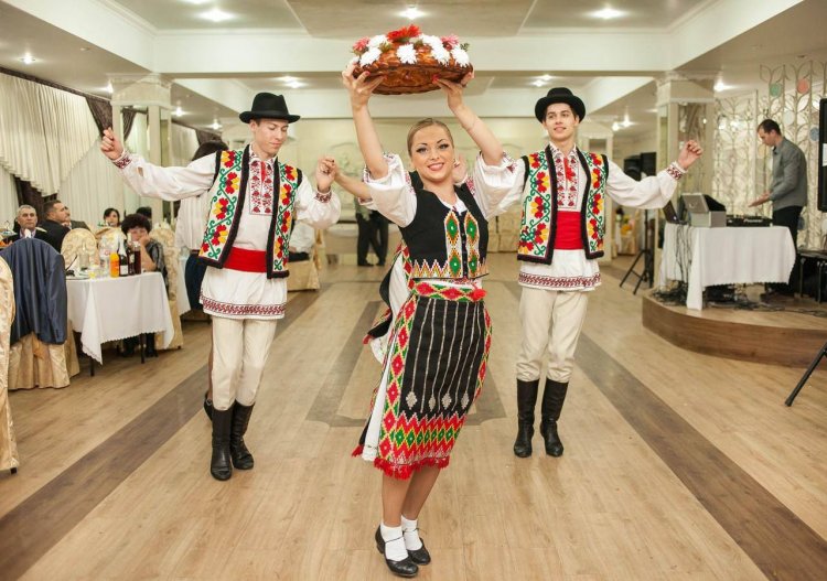 Молдавские танцы
