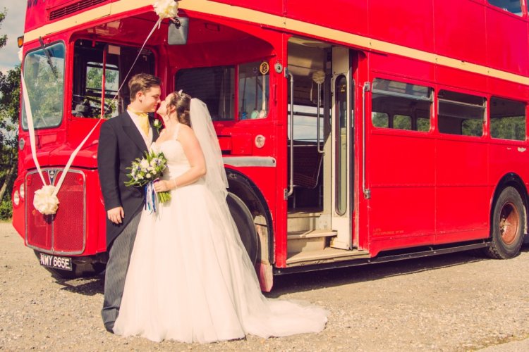 Как украсить автобус на свадьбу