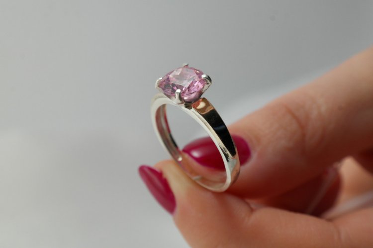 Кольцо в подарок на розовую свадьбу