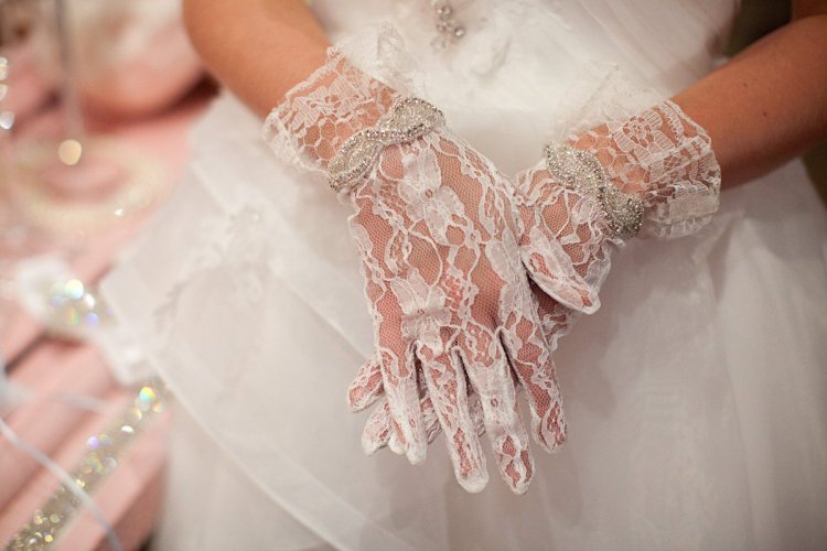 Короткие свадебные перчатки