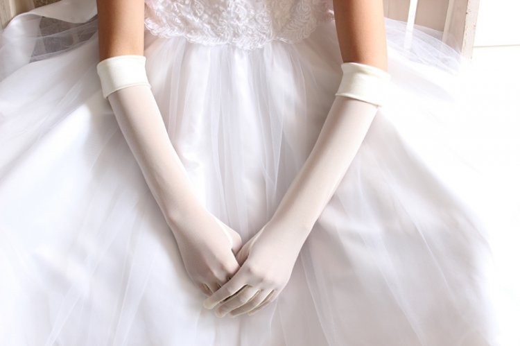 Классические свадебные перчатки